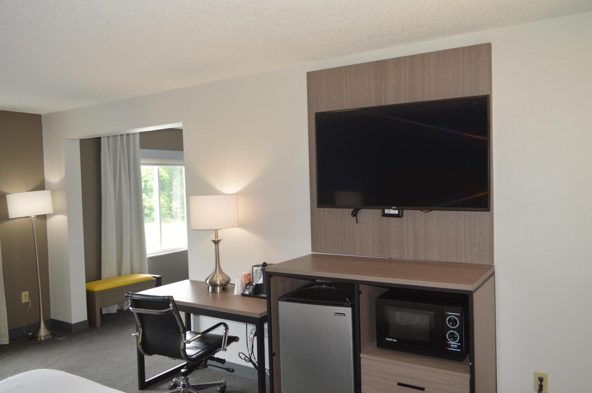 Comfort Inn & Suites Harrisburg-Hershey North Exteriör bild