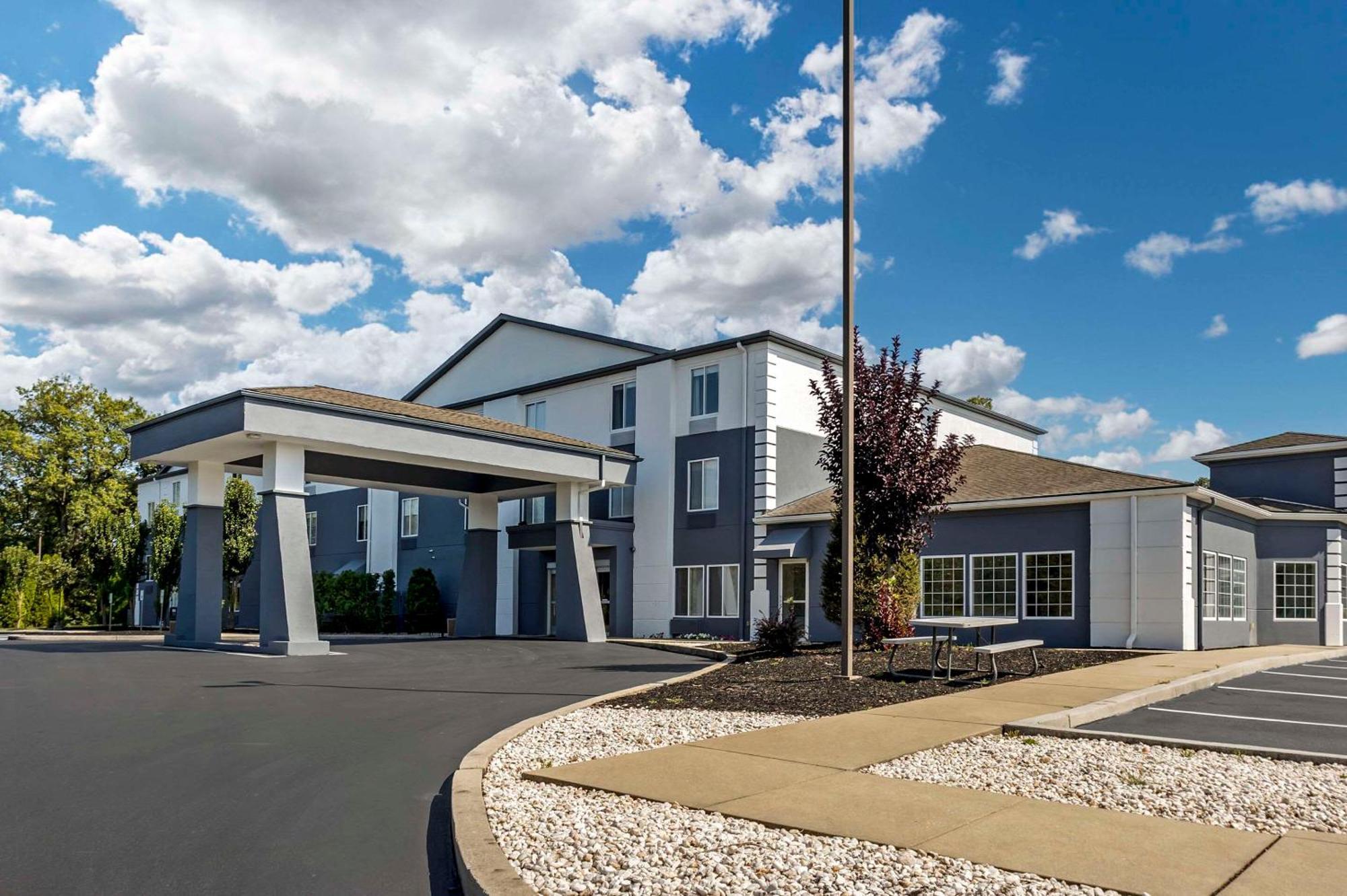 Comfort Inn & Suites Harrisburg-Hershey North Exteriör bild